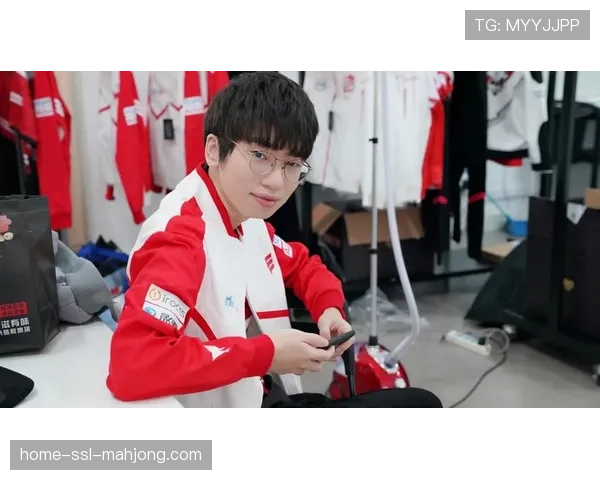 明尼苏达山猫队举办媒体日活动，全员拍摄新赛季定妆照